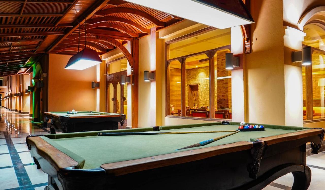 Hotel Charmillion Club Aquapark à Charm el-Cheikh Extérieur photo The pool table at the hotel