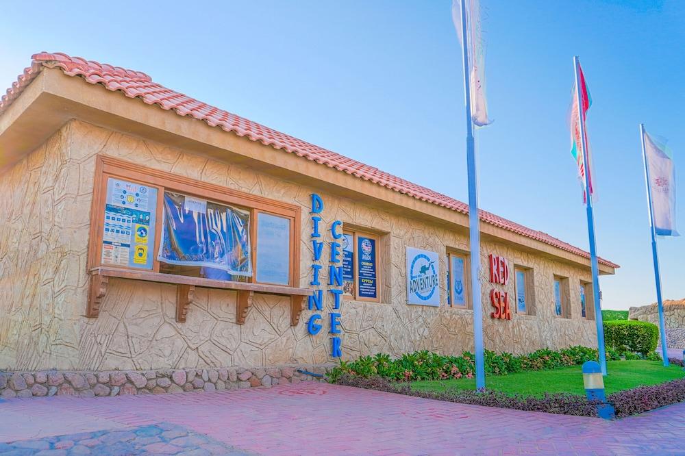 Hotel Charmillion Club Aquapark à Charm el-Cheikh Extérieur photo Diving center in Egypt