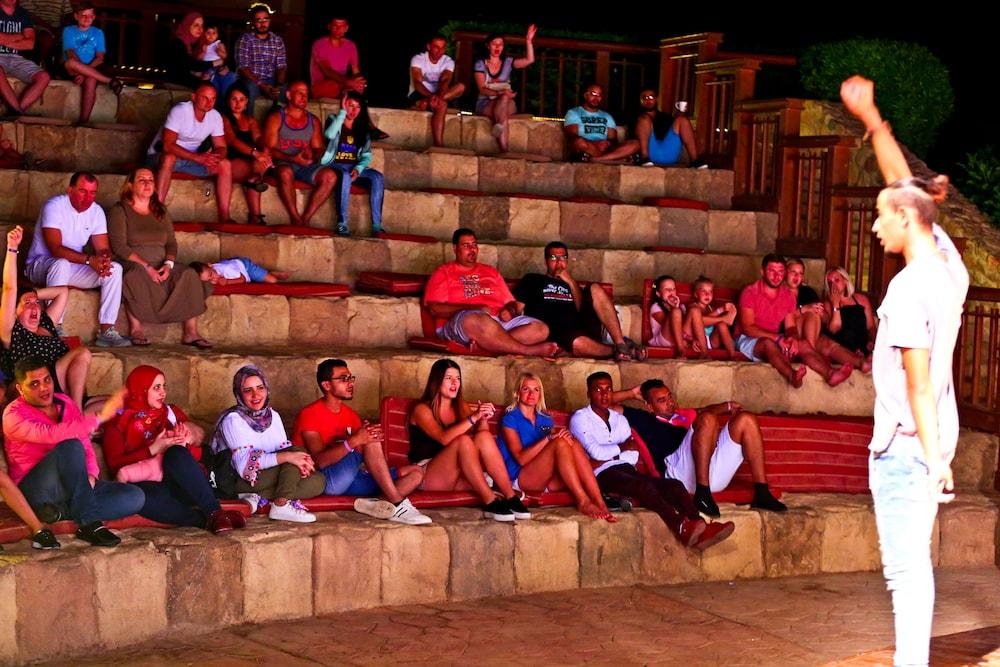 Hotel Charmillion Club Aquapark à Charm el-Cheikh Extérieur photo Audience at the Sun City resort