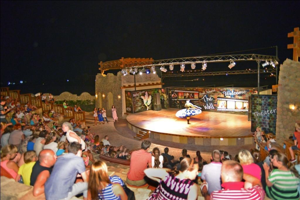Hotel Charmillion Club Aquapark à Charm el-Cheikh Extérieur photo The amphitheater at the resort