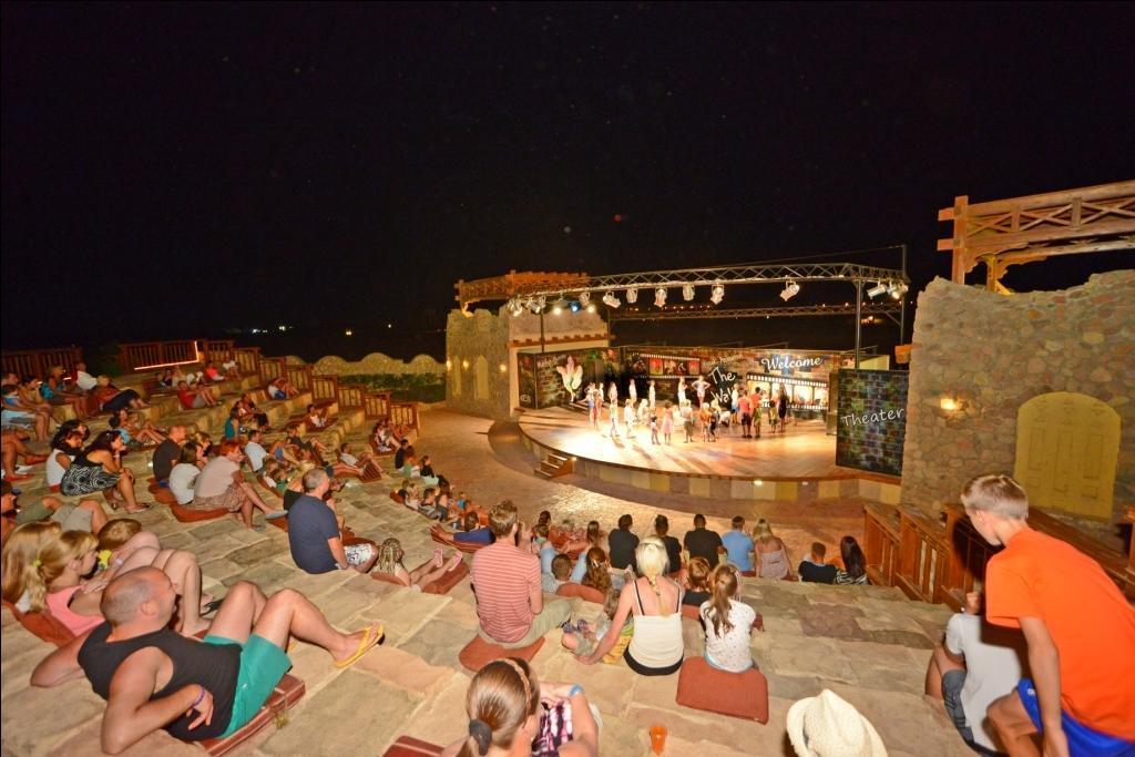 Hotel Charmillion Club Aquapark à Charm el-Cheikh Extérieur photo The amphitheater at the resort